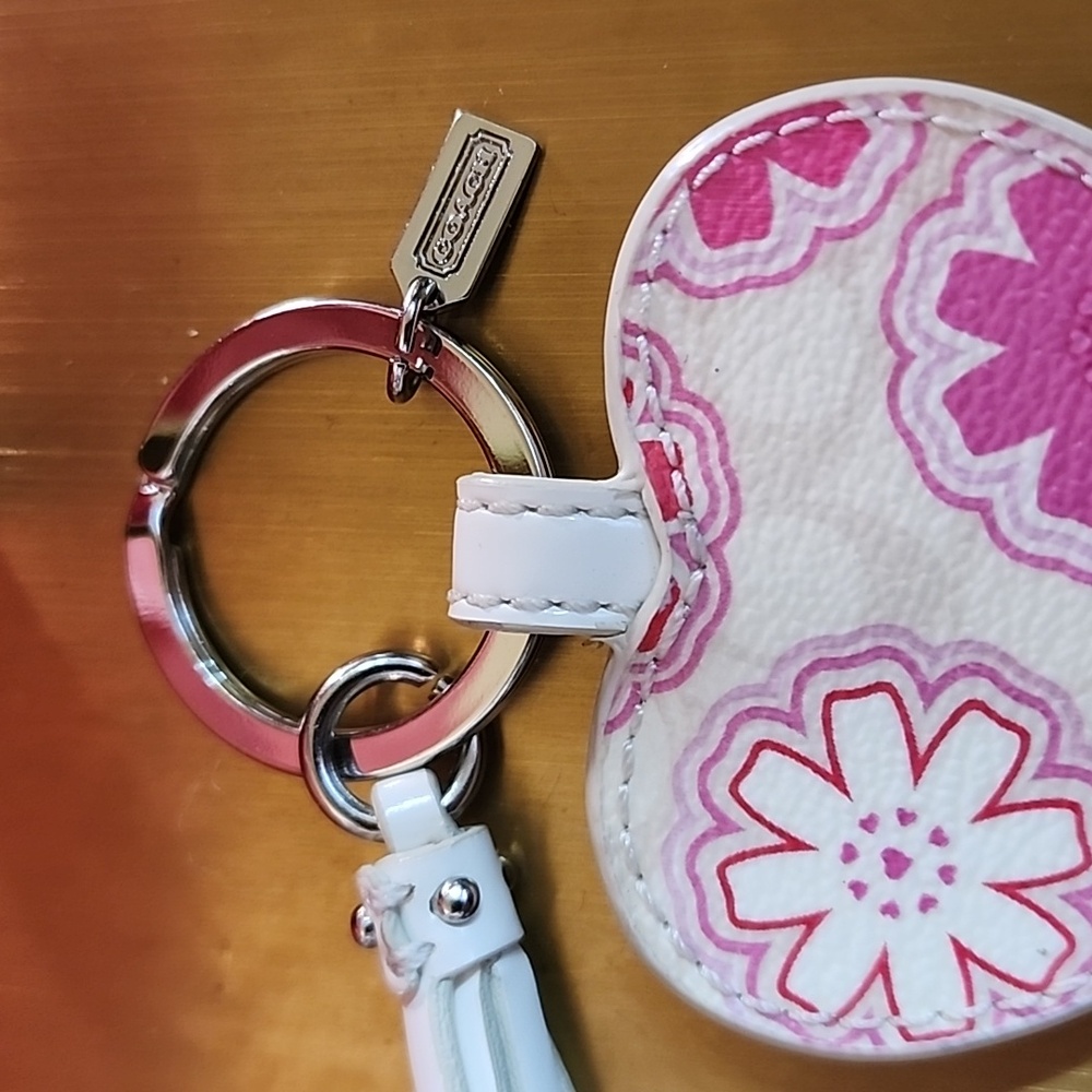 Coach Pink Floral Heart Keychain With Mini Tag And Tassel LIKE new - Picture 2 of 4